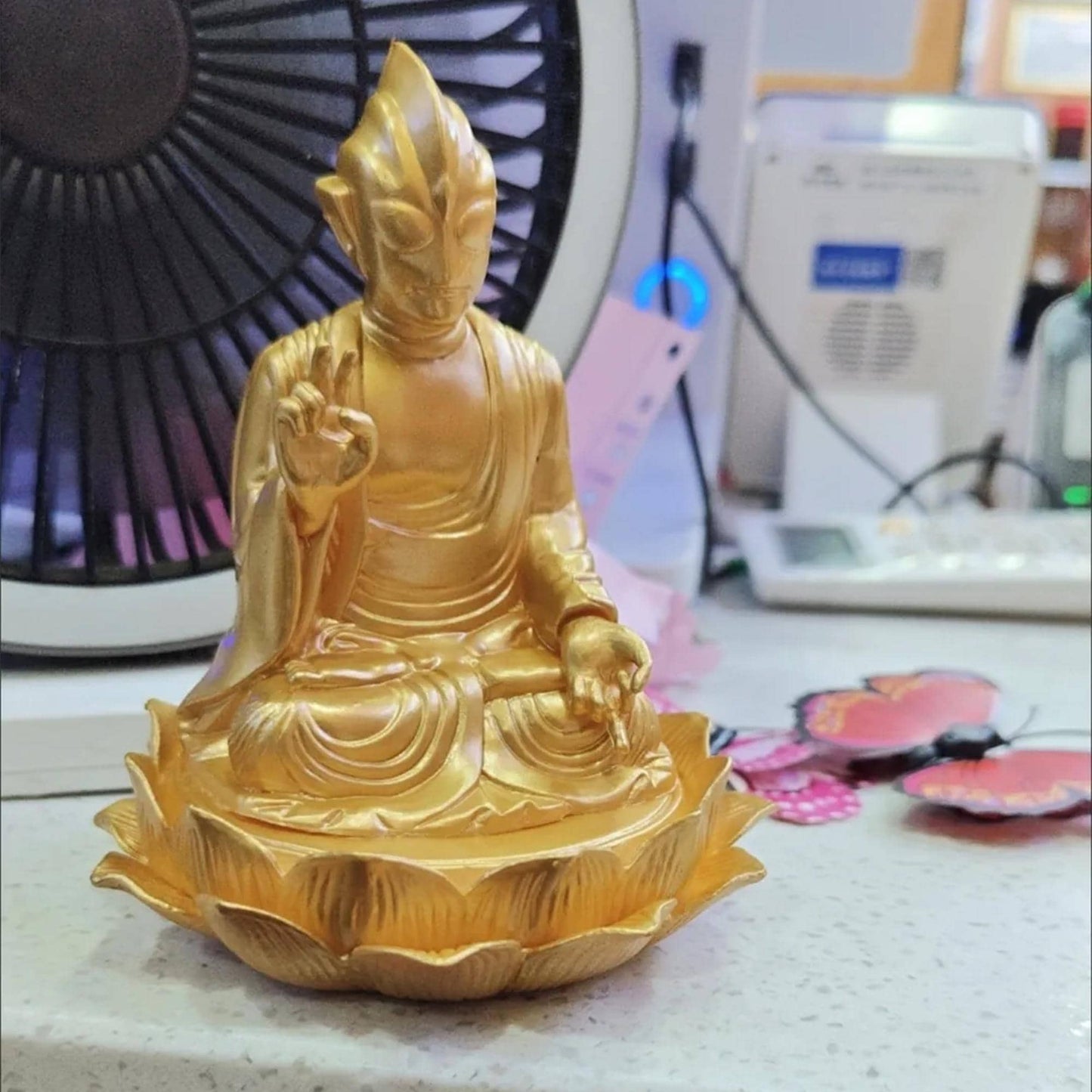 Gold Ultraman Buddha Statue Creative Ultraman Figurine on Lotus Base, Unique Home & Office Decor, Funny Gift for Ultraman Fans