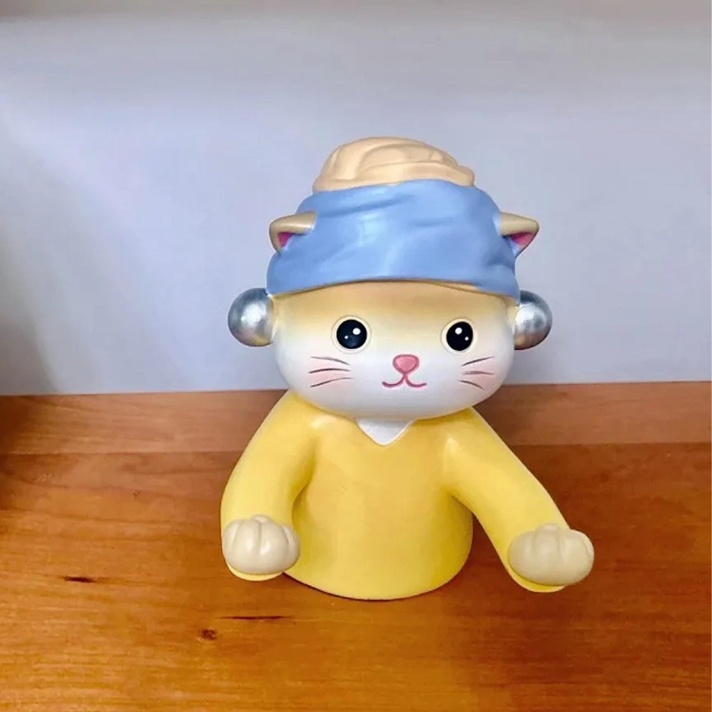 Adorable Cat Glasses Holder: Cute Cartoon Desk Decor Figurine