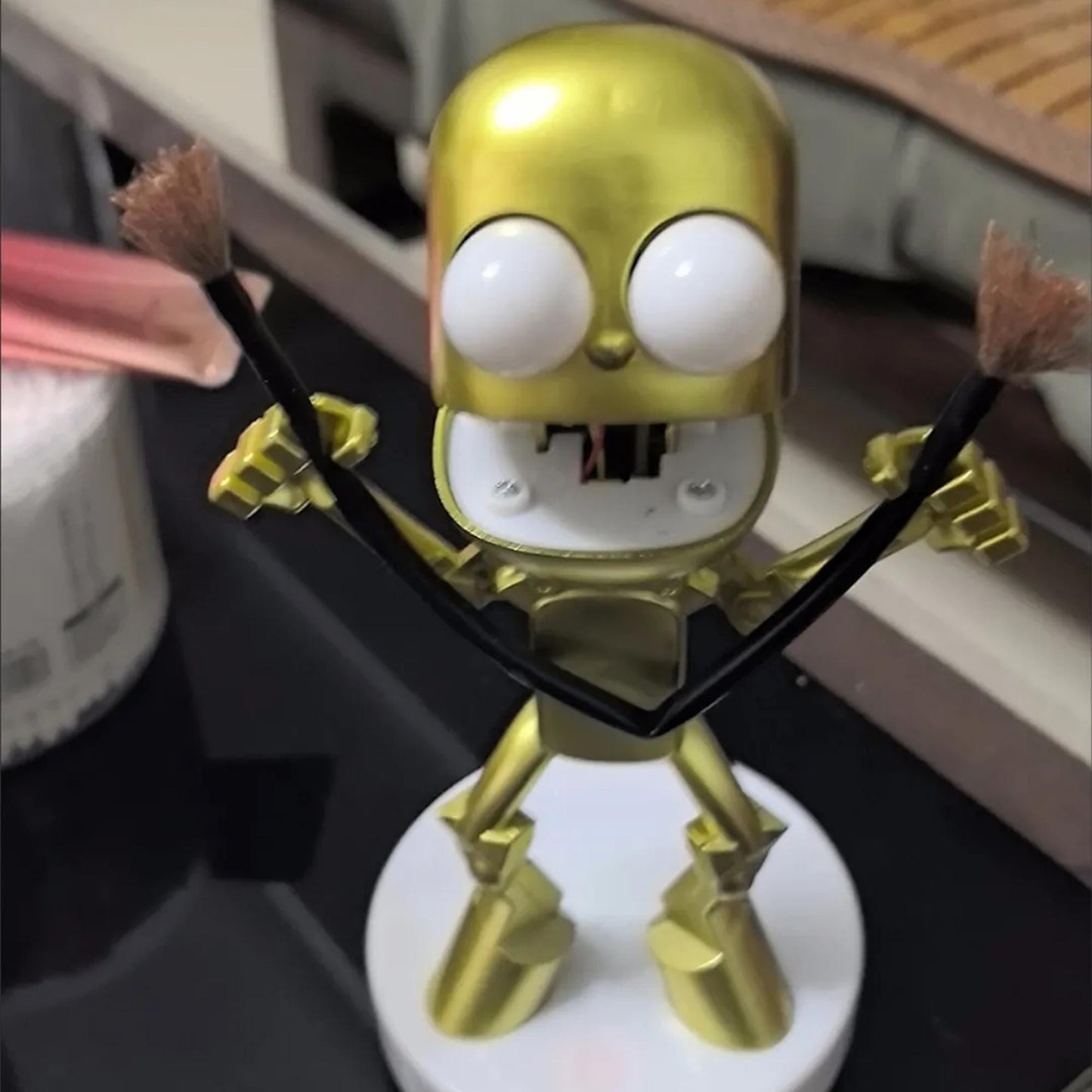 Alien Light Lamp – Metallic Gold & Silver Decor Piece