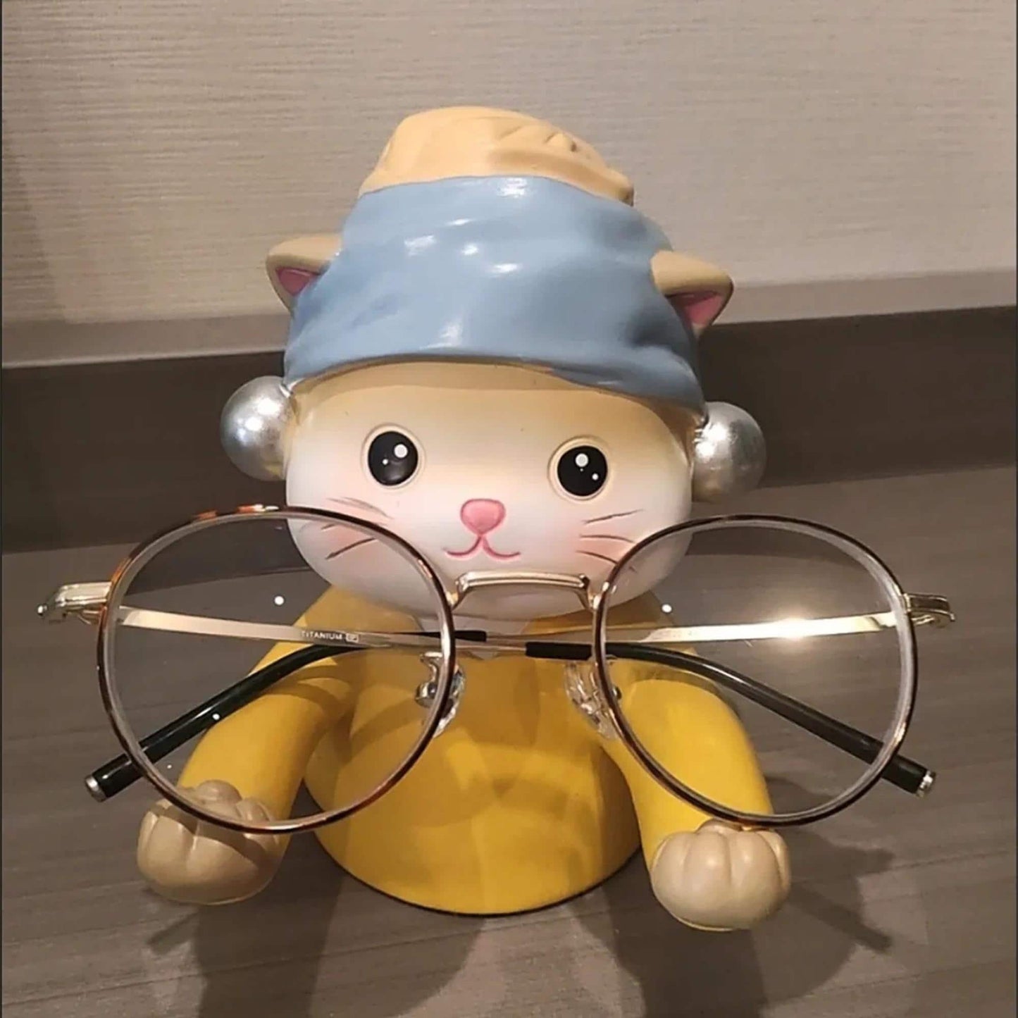 Adorable Cat Glasses Holder: Cute Cartoon Desk Decor Figurine