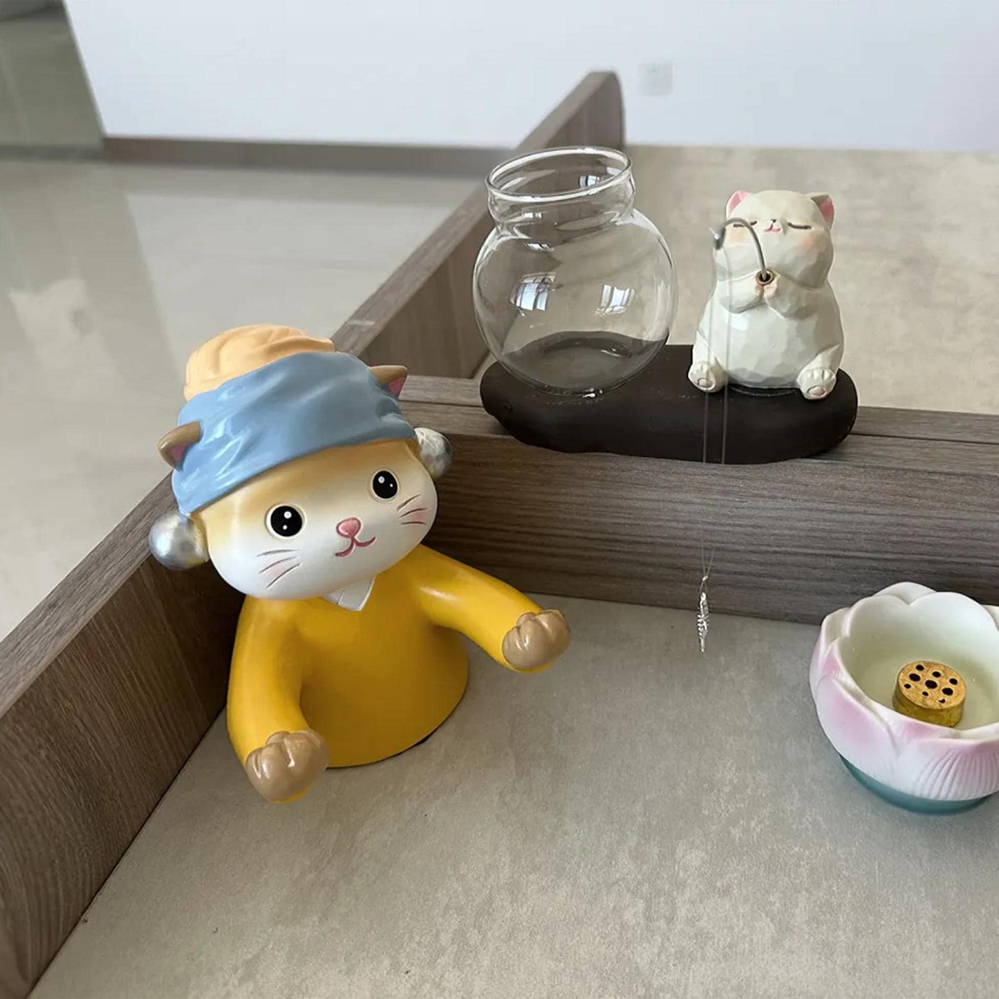 Adorable Cat Glasses Holder: Cute Cartoon Desk Decor Figurine