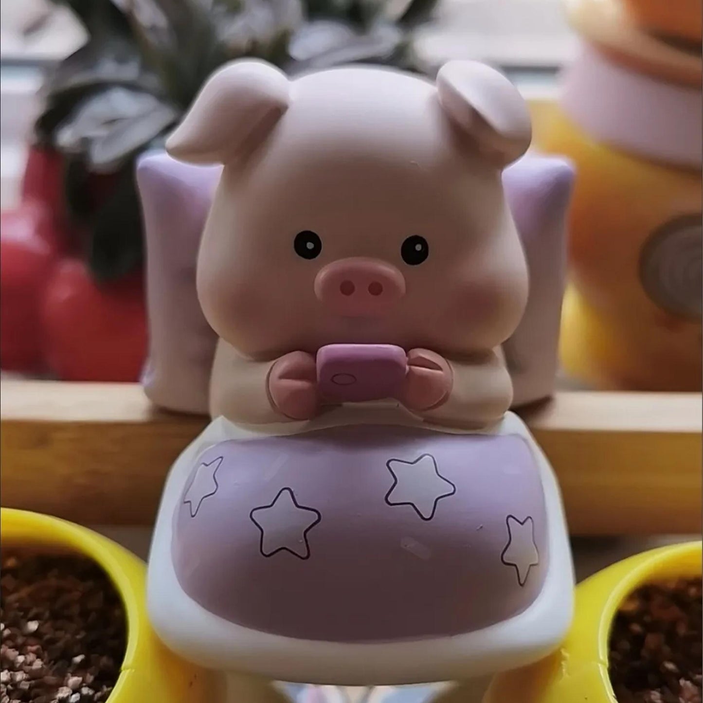 Cute Animal Figurines - Cat, Pig, Shiba Inu Bedtime Phone-Lover Decor