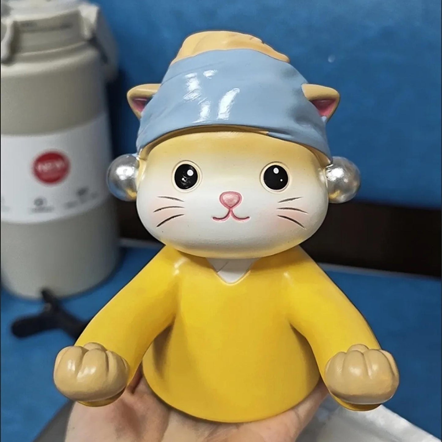 Adorable Cat Glasses Holder: Cute Cartoon Desk Decor Figurine