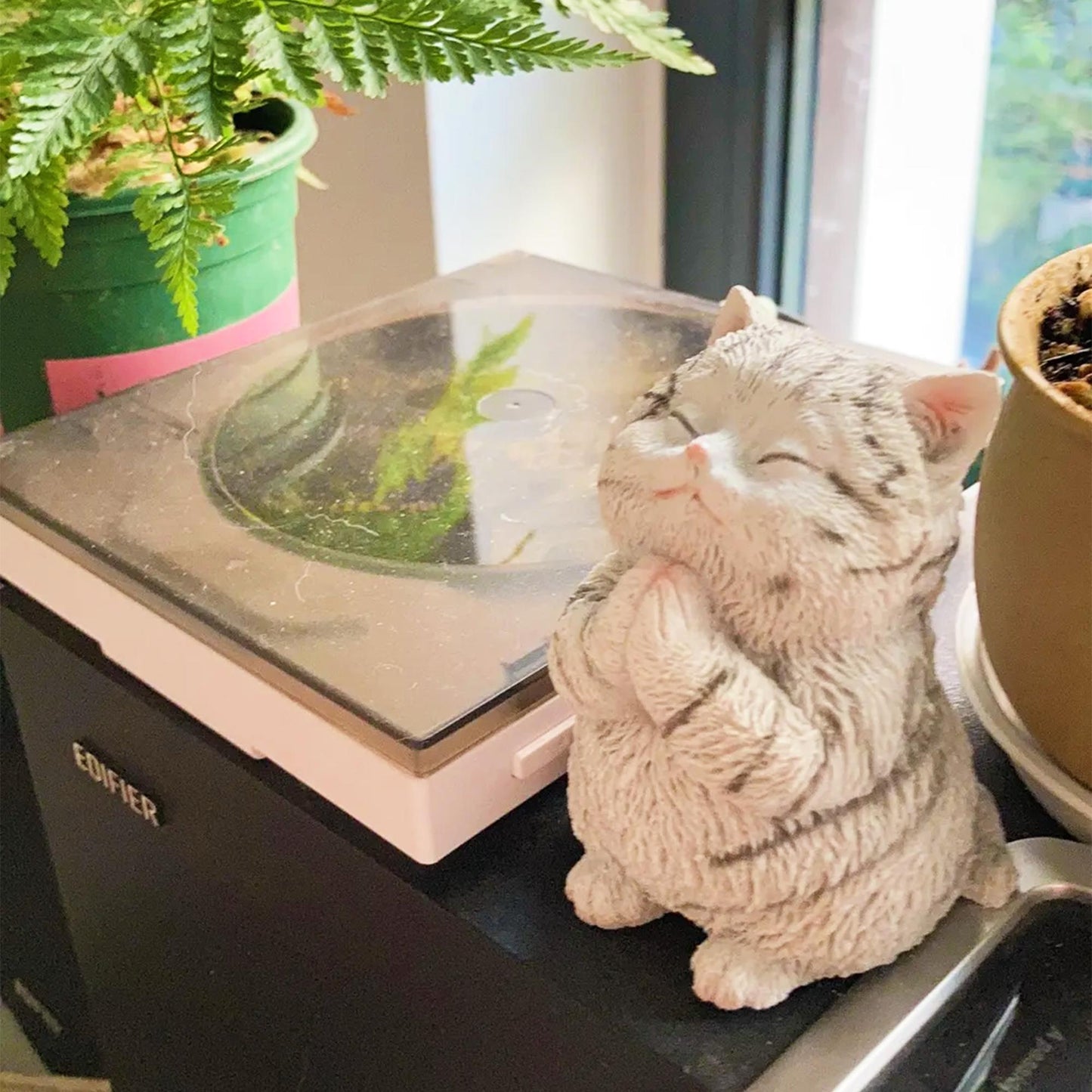 Cute Praying Cat Figurine  Resin Cat Sculpture, Cat Lover Gift, Whimsical Home Decor Accent for Desk & Shelf