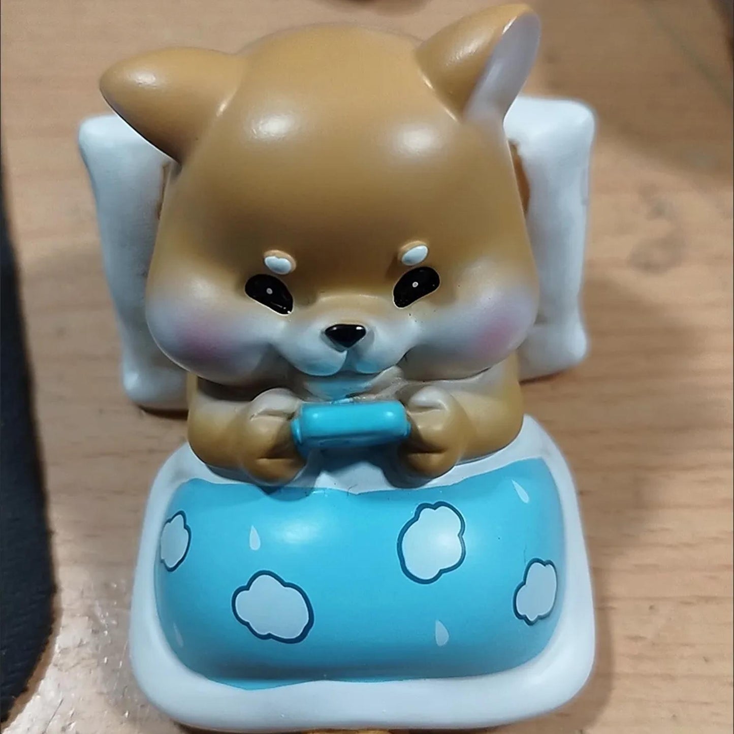 Cute Animal Figurines - Cat, Pig, Shiba Inu Bedtime Phone-Lover Decor