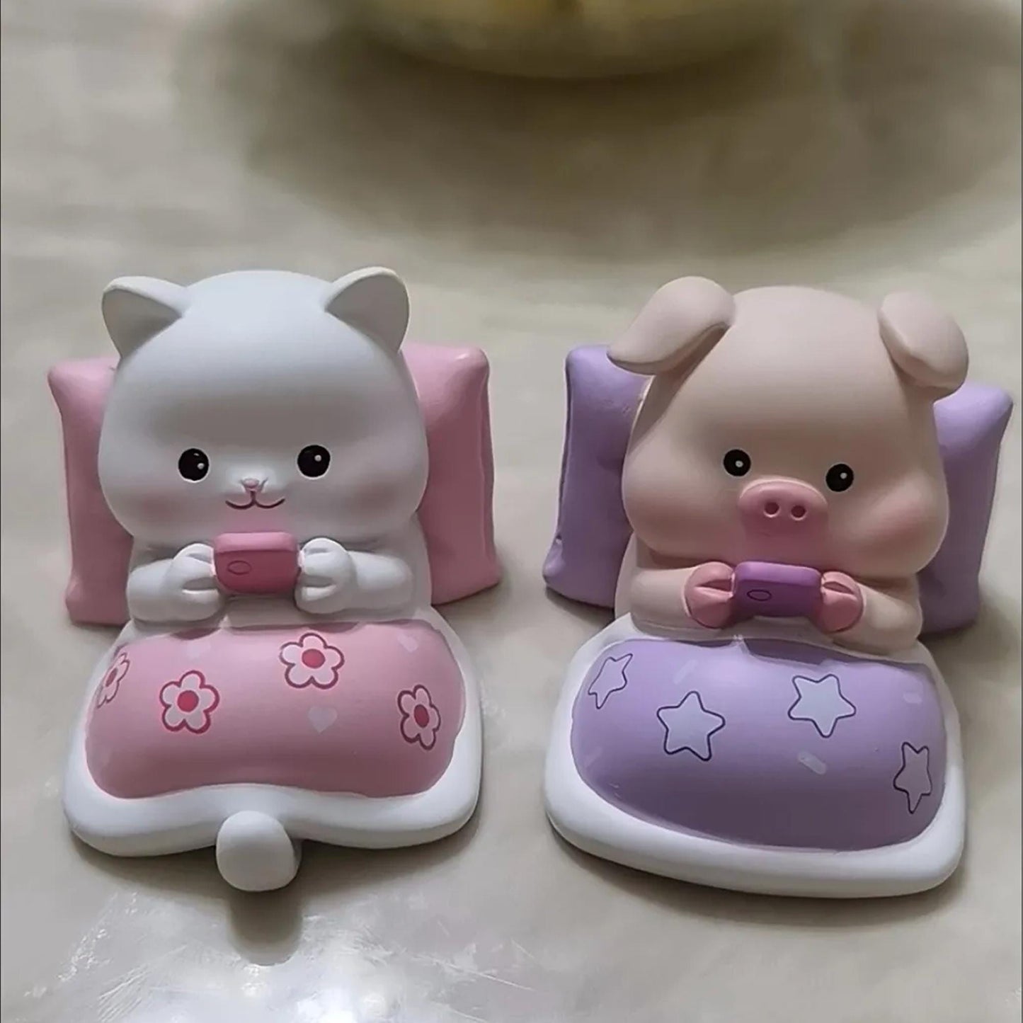 Cute Animal Figurines - Cat, Pig, Shiba Inu Bedtime Phone-Lover Decor